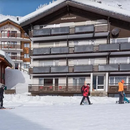 Sunny 5 Guests By Moosfluh Gondola רידראלפ